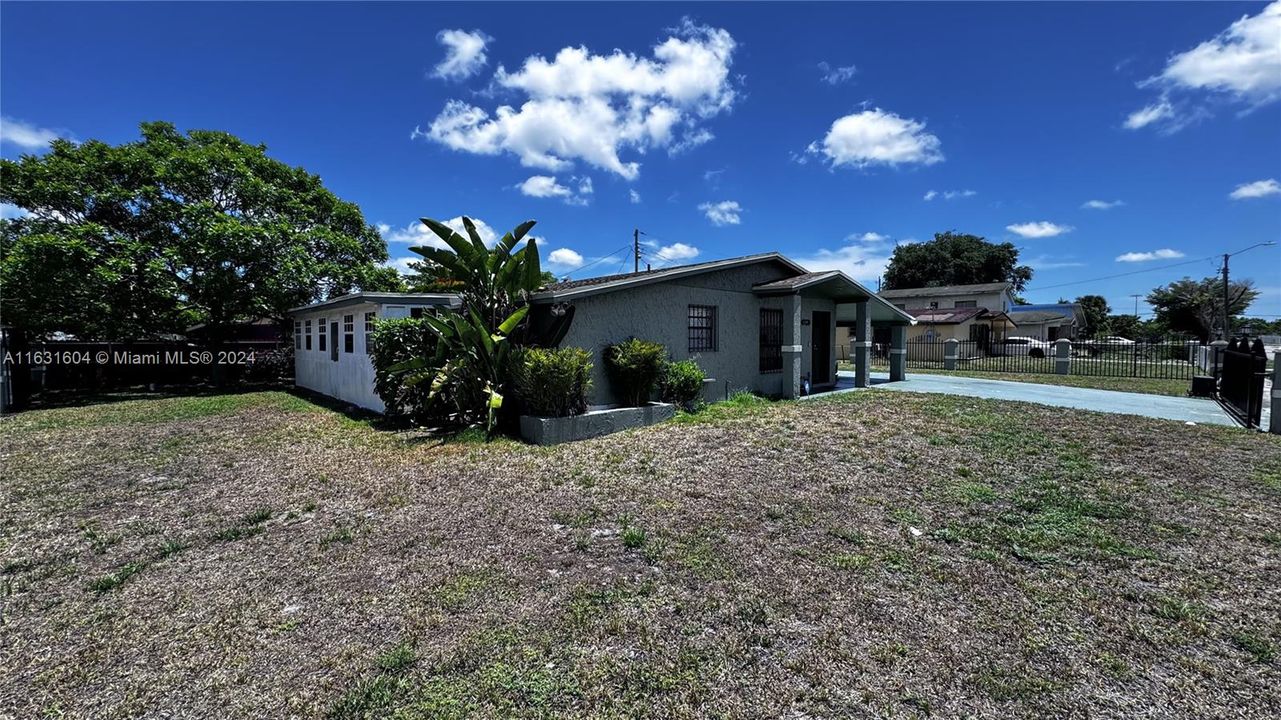 For Sale: $545,000 (3 beds, 2 baths, 1617 Square Feet)