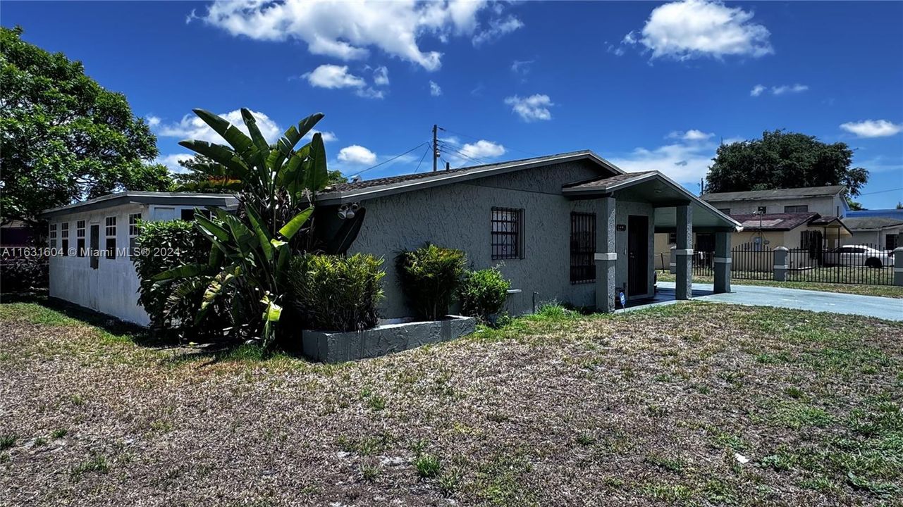 For Sale: $545,000 (3 beds, 2 baths, 1617 Square Feet)