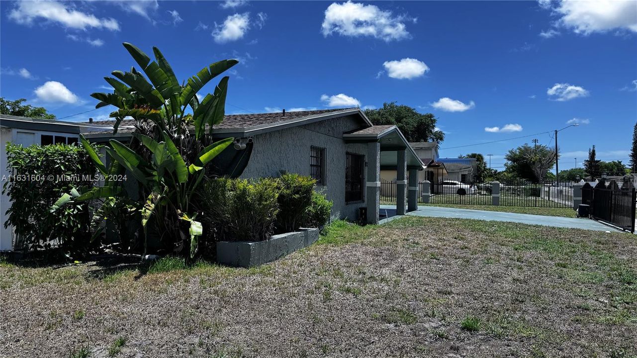 For Sale: $545,000 (3 beds, 2 baths, 1617 Square Feet)