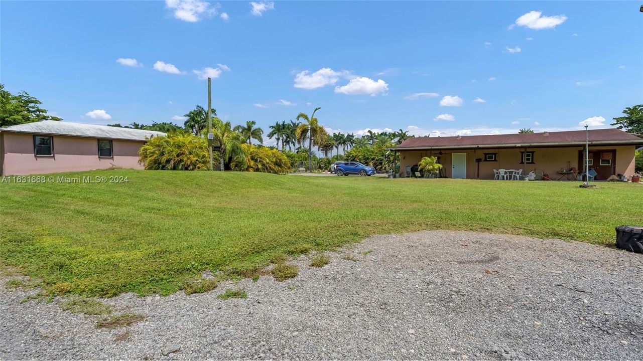 For Sale: $905,000 (3 beds, 2 baths, 1504 Square Feet)