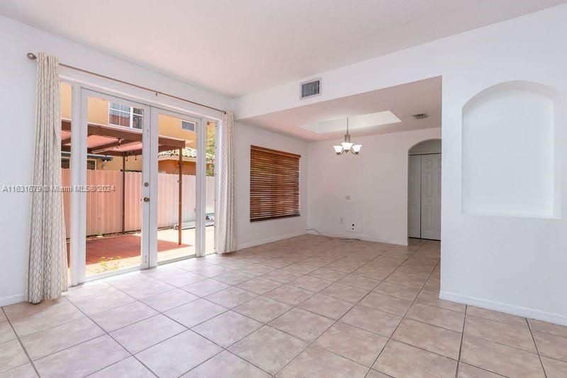 Recently Sold: $455,000 (3 beds, 2 baths, 1450 Square Feet)