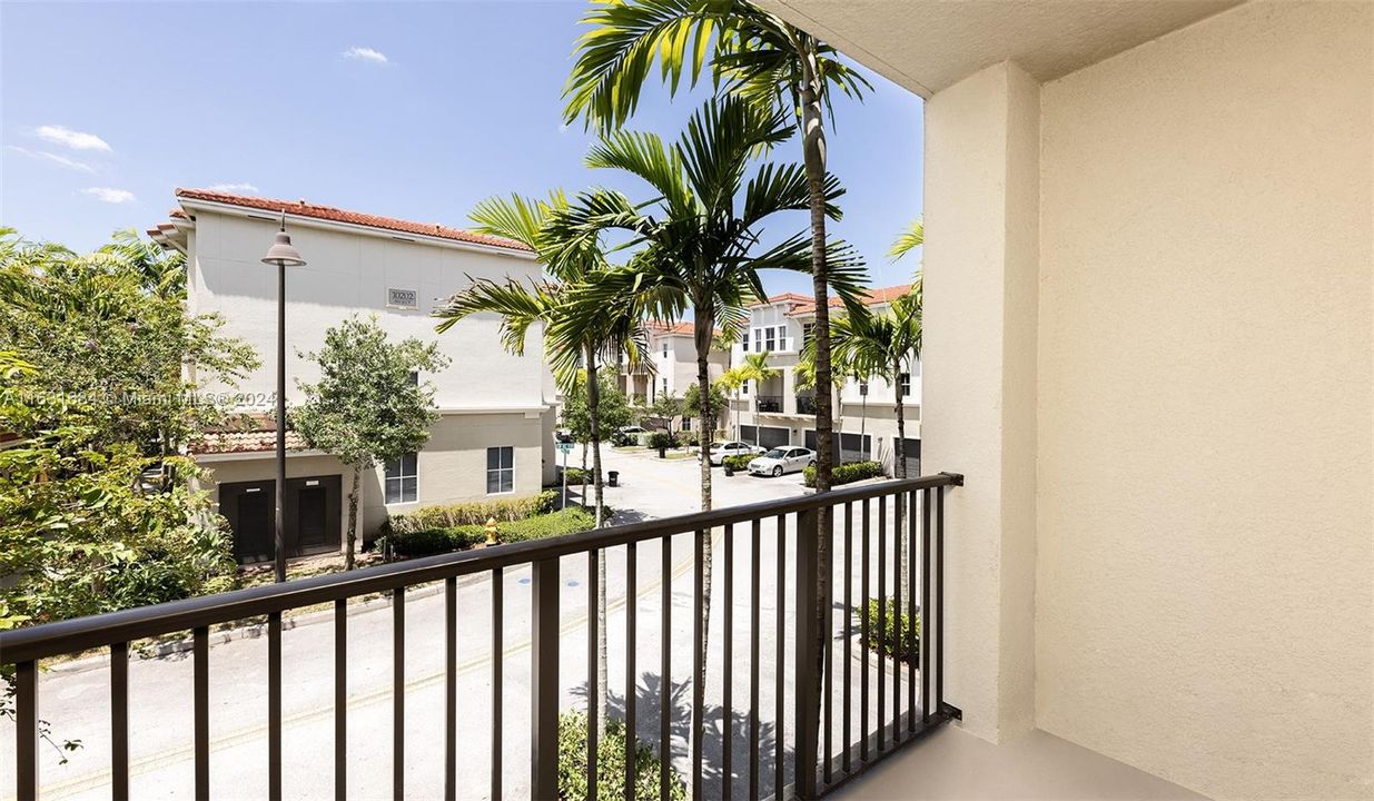 Active With Contract: $3,190 (2 beds, 2 baths, 1337 Square Feet)