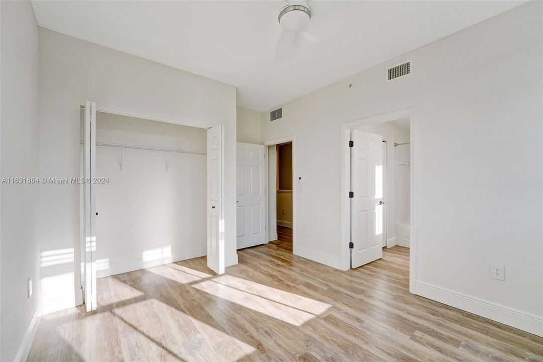 Active With Contract: $3,190 (2 beds, 2 baths, 1337 Square Feet)