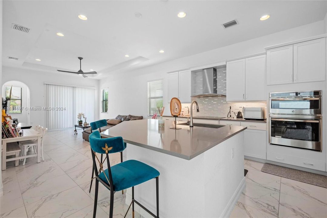 For Sale: $895,000 (4 beds, 2 baths, 2589 Square Feet)