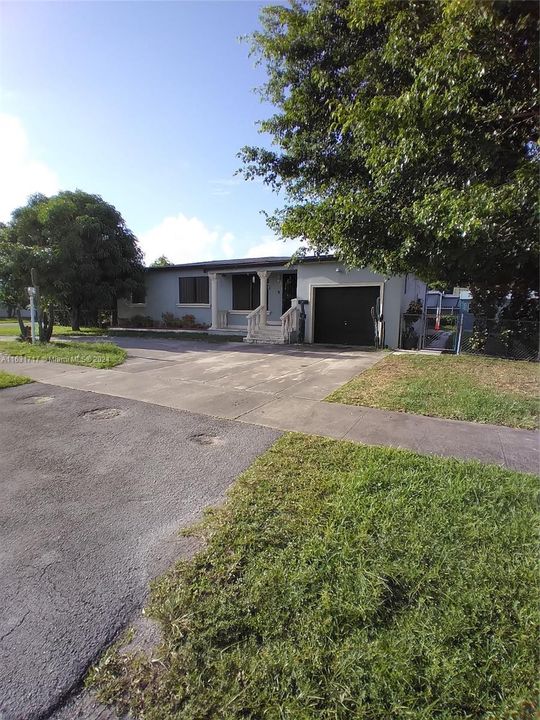 Active With Contract: $500,000 (5 beds, 3 baths, 1419 Square Feet)