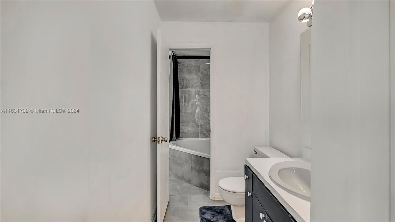 For Sale: $399,000 (2 beds, 1 baths, 1250 Square Feet)