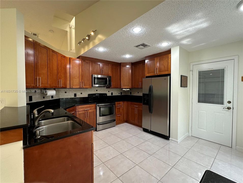 Active With Contract: $4,000 (3 beds, 2 baths, 1637 Square Feet)