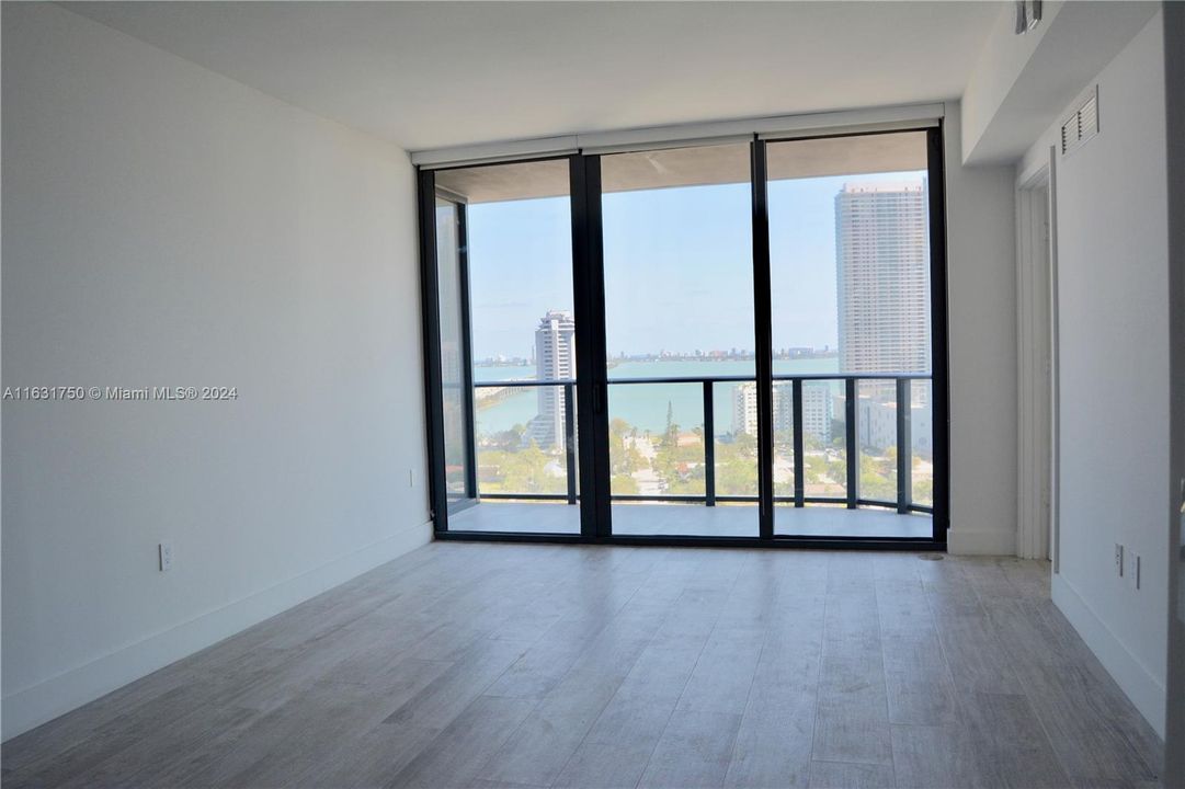 Recently Rented: $3,800 (1 beds, 1 baths, 725 Square Feet)