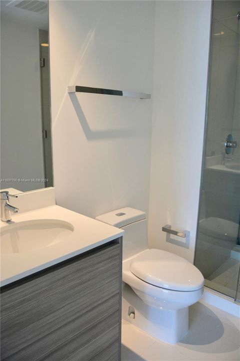 Recently Rented: $3,800 (1 beds, 1 baths, 725 Square Feet)