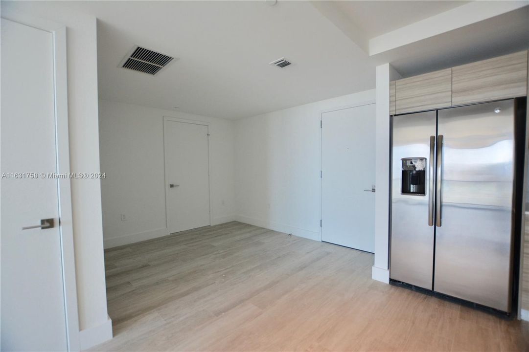 Recently Rented: $3,800 (1 beds, 1 baths, 725 Square Feet)