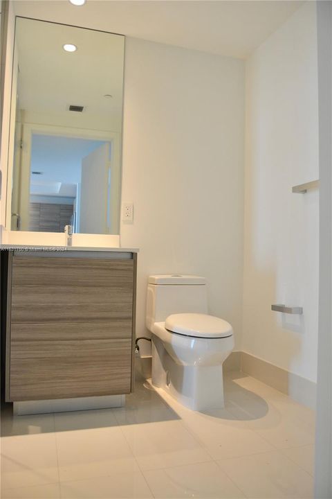 Recently Rented: $3,800 (1 beds, 1 baths, 725 Square Feet)