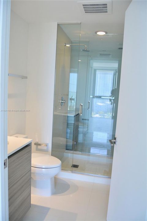 Recently Rented: $3,800 (1 beds, 1 baths, 725 Square Feet)