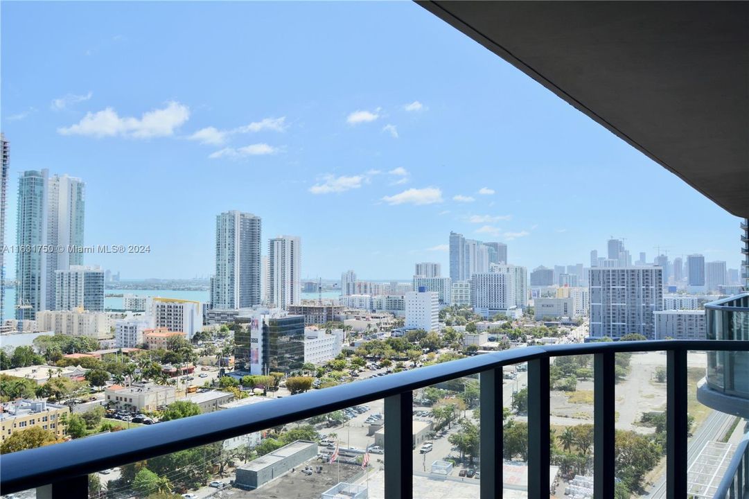 Recently Rented: $3,800 (1 beds, 1 baths, 725 Square Feet)