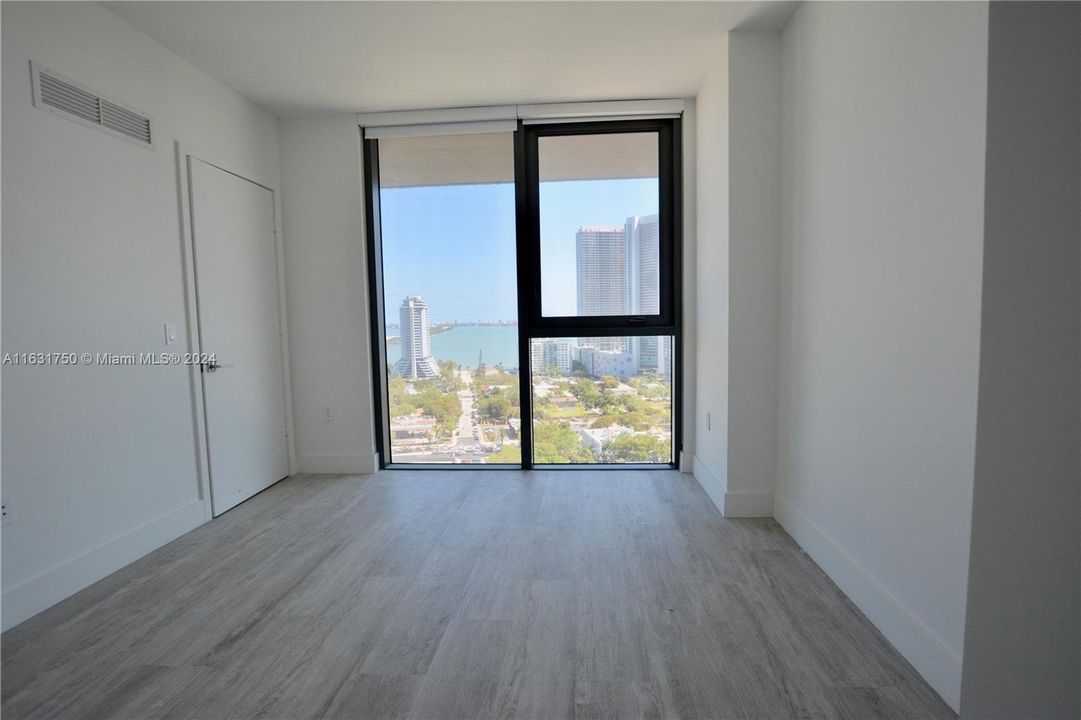 Recently Rented: $3,800 (1 beds, 1 baths, 725 Square Feet)