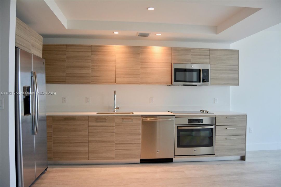 Recently Rented: $3,800 (1 beds, 1 baths, 725 Square Feet)