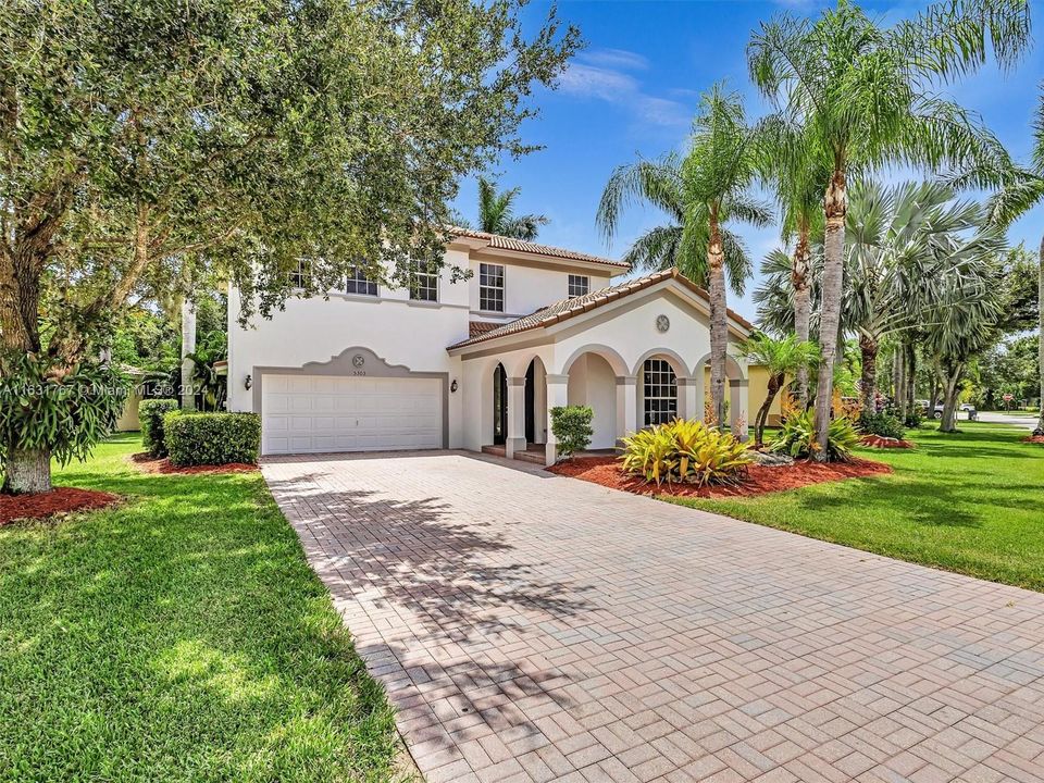 Recently Sold: $530,000 (4 beds, 3 baths, 2544 Square Feet)