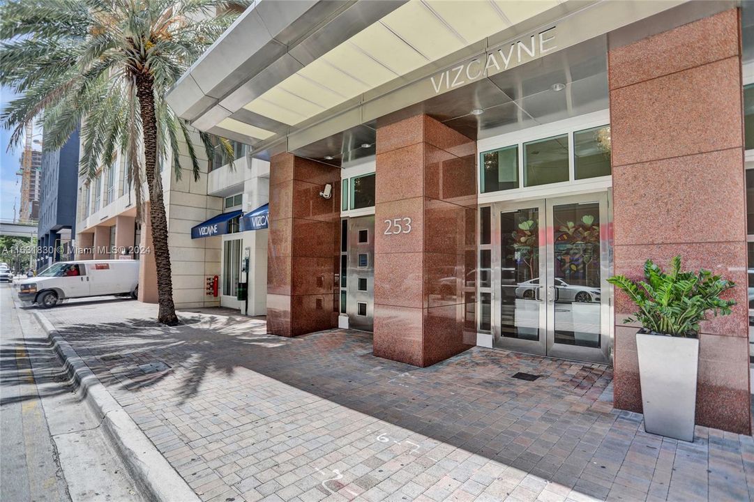 Main lobby entrance - Vizcayne is located in the Heart of Downtown Miami