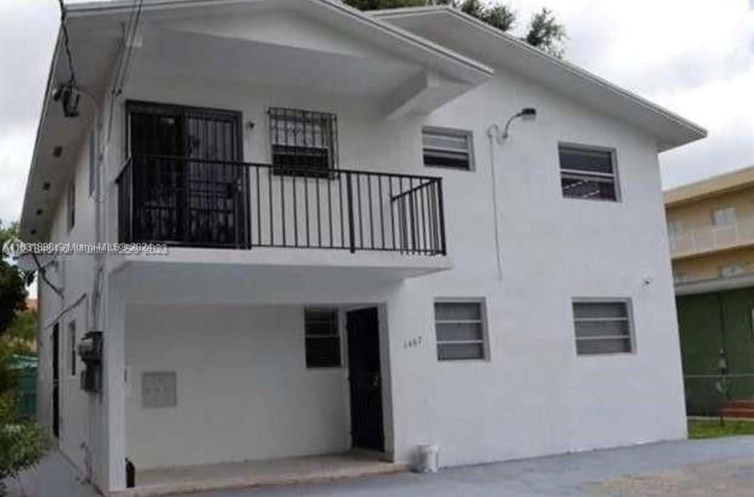 Recently Rented: $1,900 (1 beds, 1 baths, 800 Square Feet)