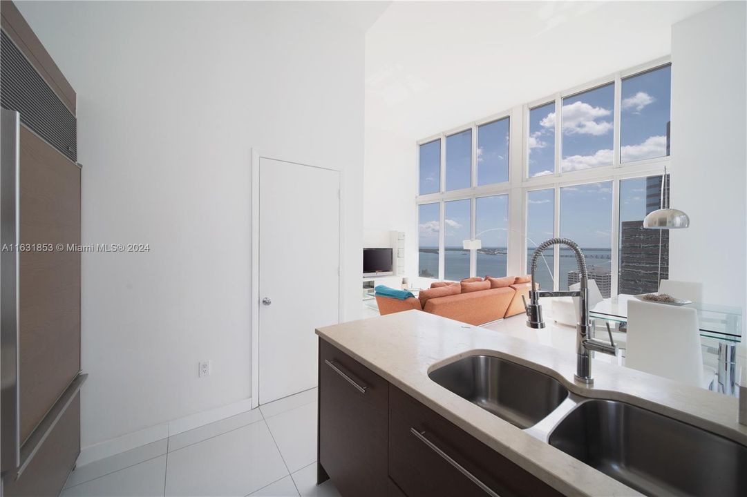 Active With Contract: $1,375,000 (2 beds, 2 baths, 1459 Square Feet)