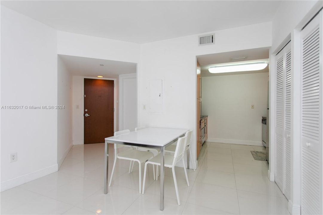 En Venta: $739,000 (1 camas, 1 baños, 808 Pies cuadrados)