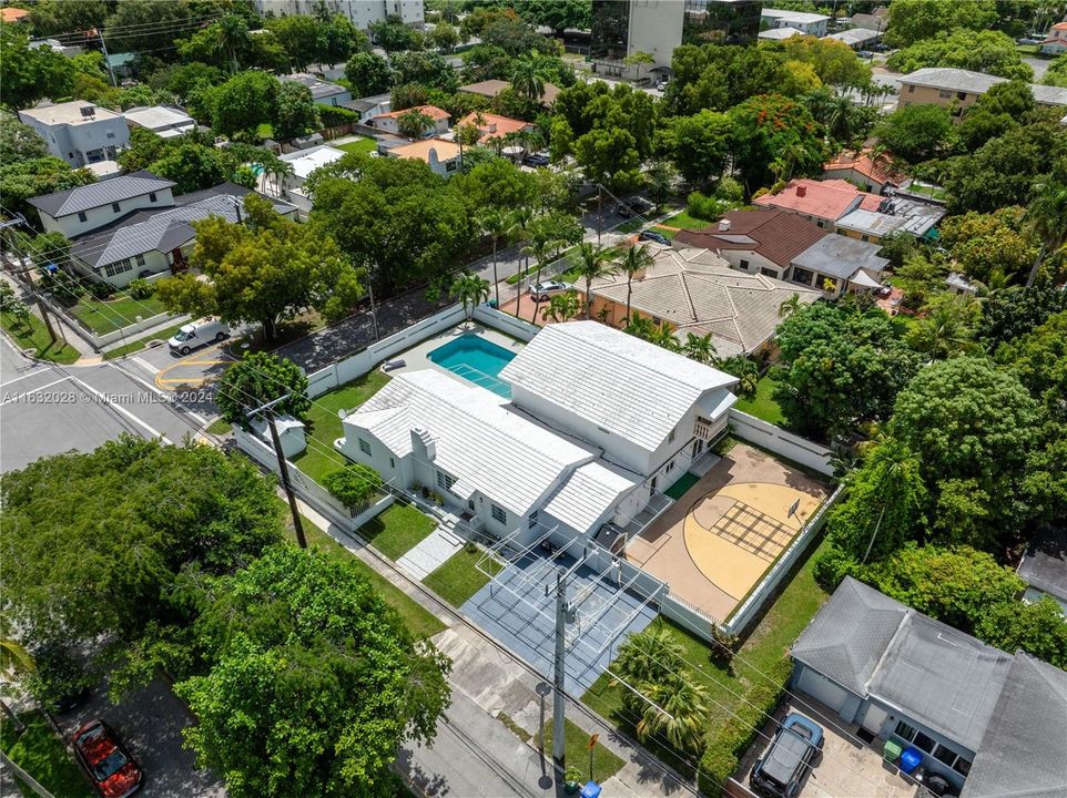 Activo con contrato: $2,295,000 (6 camas, 5 baños, 4165 Pies cuadrados)