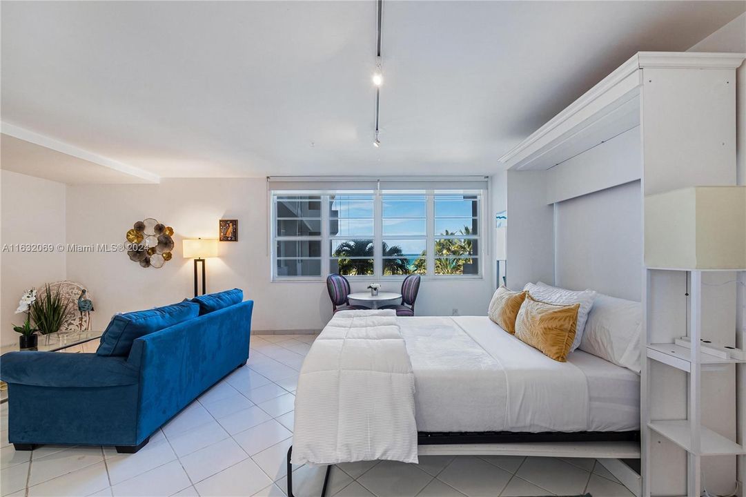 Recently Rented: $2,100 (0 beds, 1 baths, 570 Square Feet)