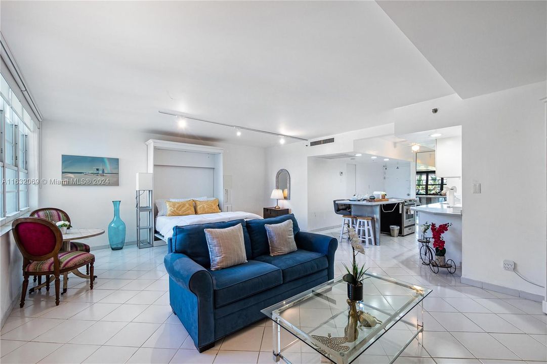 Recently Rented: $2,100 (0 beds, 1 baths, 570 Square Feet)