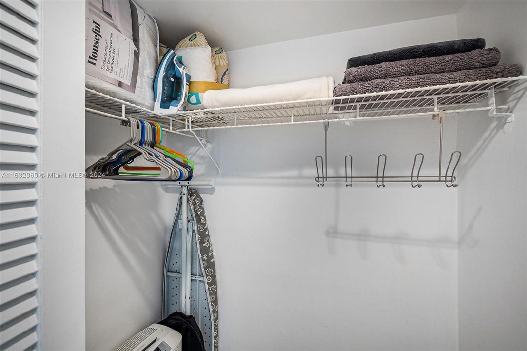 Recently Rented: $2,100 (0 beds, 1 baths, 570 Square Feet)