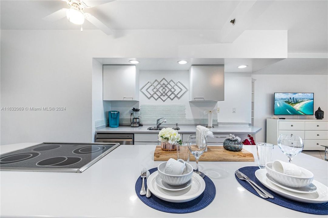 Recently Rented: $2,100 (0 beds, 1 baths, 570 Square Feet)