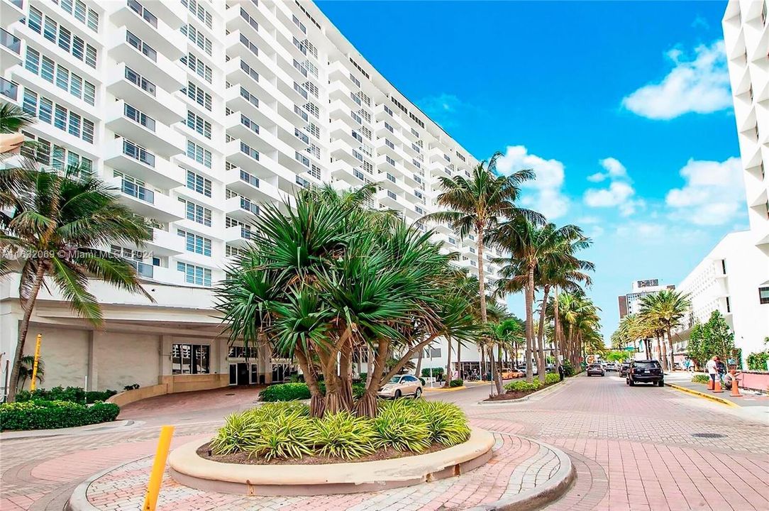 Recently Rented: $2,100 (0 beds, 1 baths, 570 Square Feet)