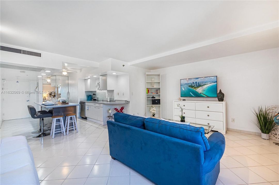 Recently Rented: $2,100 (0 beds, 1 baths, 570 Square Feet)