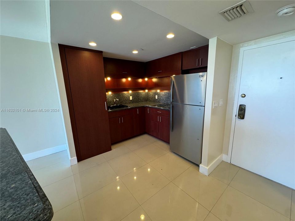 Recently Rented: $1,800 (1 beds, 1 baths, 782 Square Feet)