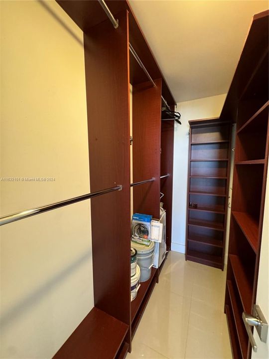 Recently Rented: $1,800 (1 beds, 1 baths, 782 Square Feet)