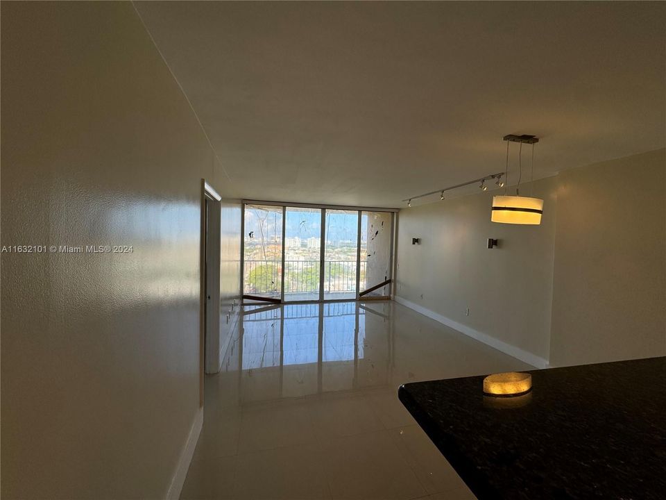 Recently Rented: $1,800 (1 beds, 1 baths, 782 Square Feet)