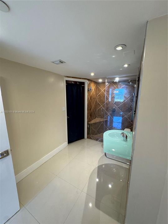 Recently Rented: $1,800 (1 beds, 1 baths, 782 Square Feet)