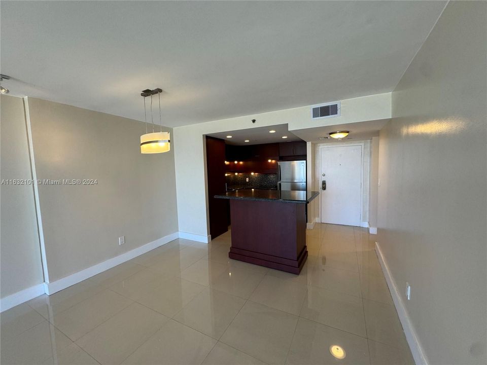 Recently Rented: $1,800 (1 beds, 1 baths, 782 Square Feet)