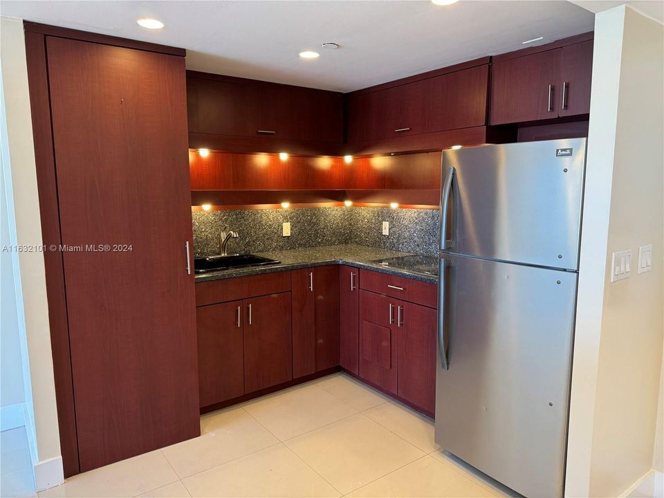 Recently Rented: $1,800 (1 beds, 1 baths, 782 Square Feet)