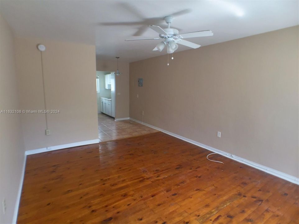 For Sale: $190,000 (0 beds, 1 baths, 400 Square Feet)