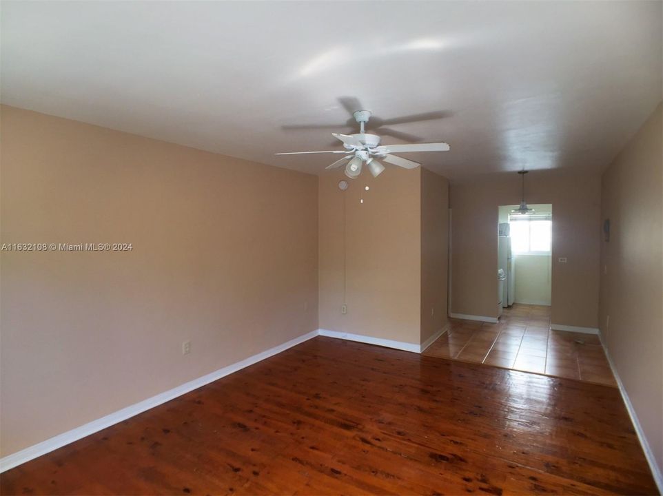 For Sale: $190,000 (0 beds, 1 baths, 400 Square Feet)