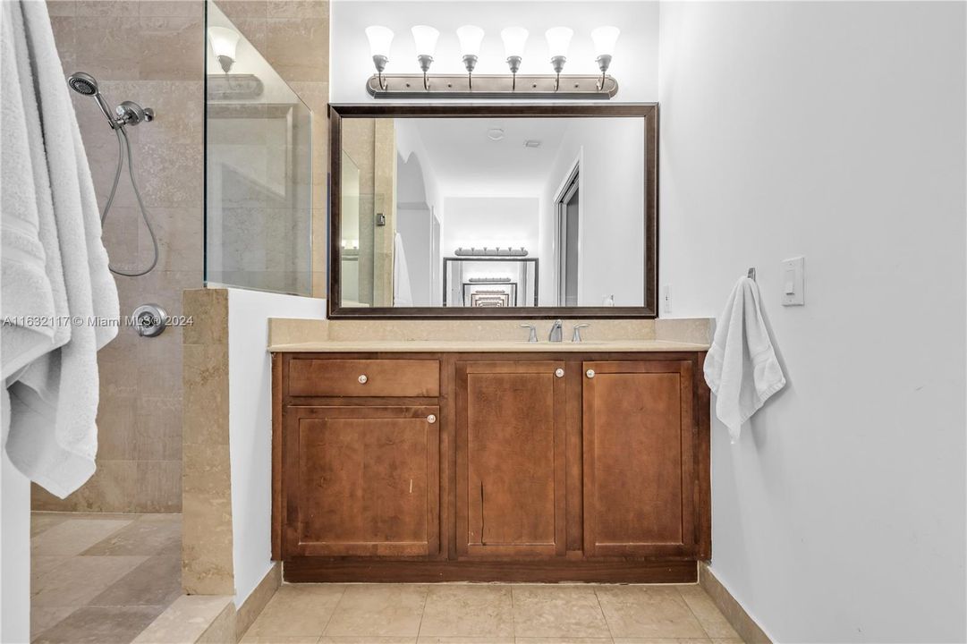 Master Bathroom His& Hers, Shower