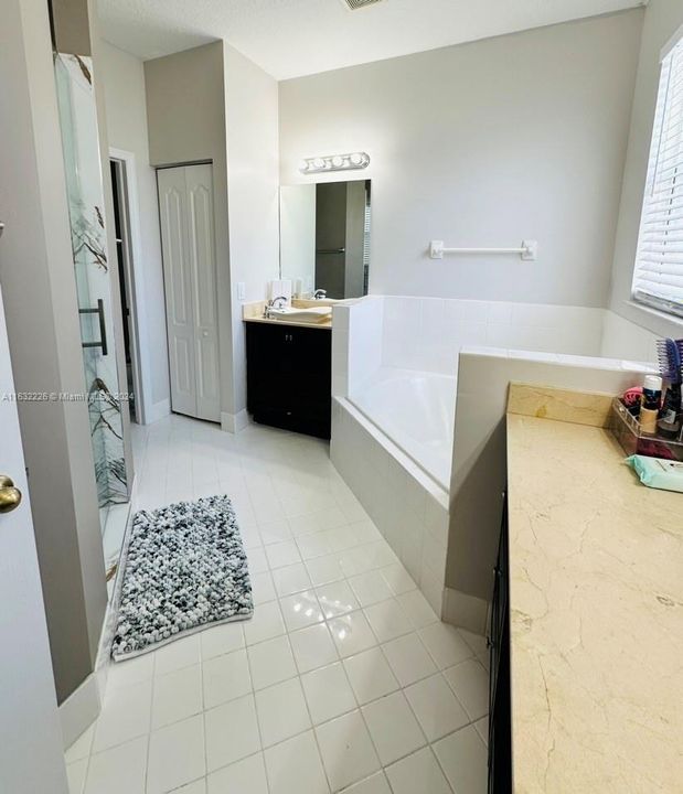 Active With Contract: $3,400 (3 beds, 2 baths, 1582 Square Feet)