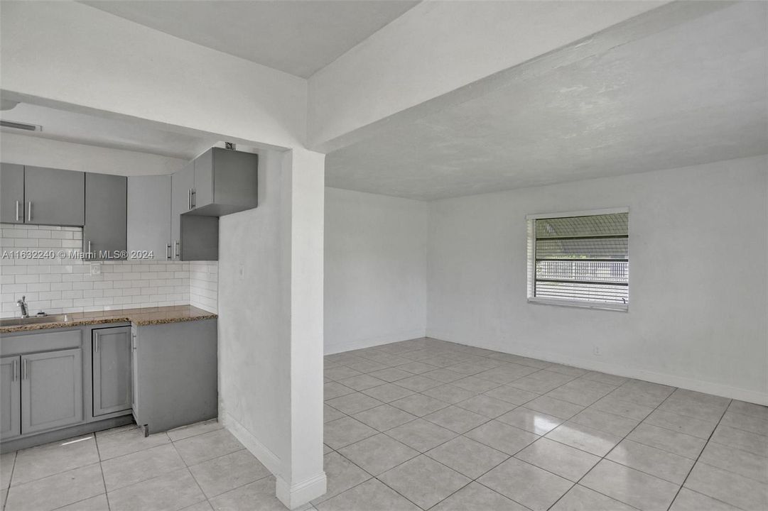 For Sale: $389,000 (2 beds, 1 baths, 800 Square Feet)