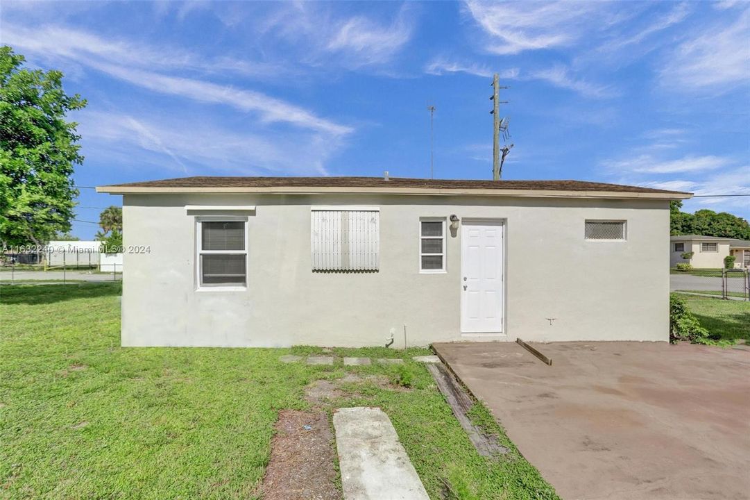 For Sale: $389,000 (2 beds, 1 baths, 800 Square Feet)