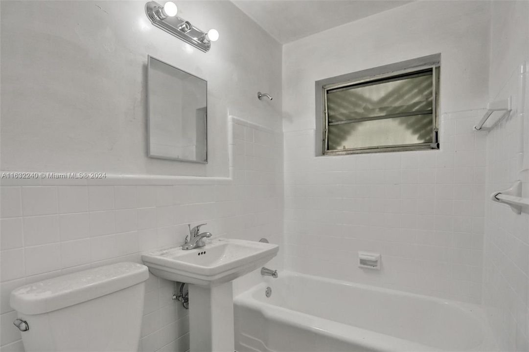 For Sale: $389,000 (2 beds, 1 baths, 800 Square Feet)