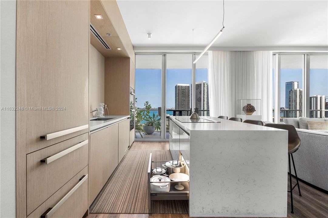 Recently Sold: $1,020,000 (2 beds, 2 baths, 1181 Square Feet)