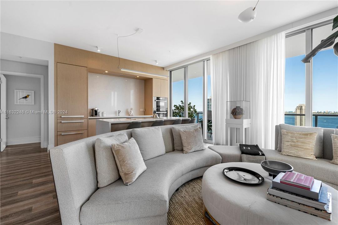 Recently Sold: $1,020,000 (2 beds, 2 baths, 1181 Square Feet)