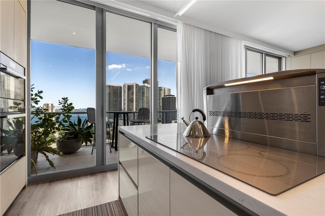 Recently Sold: $1,020,000 (2 beds, 2 baths, 1181 Square Feet)