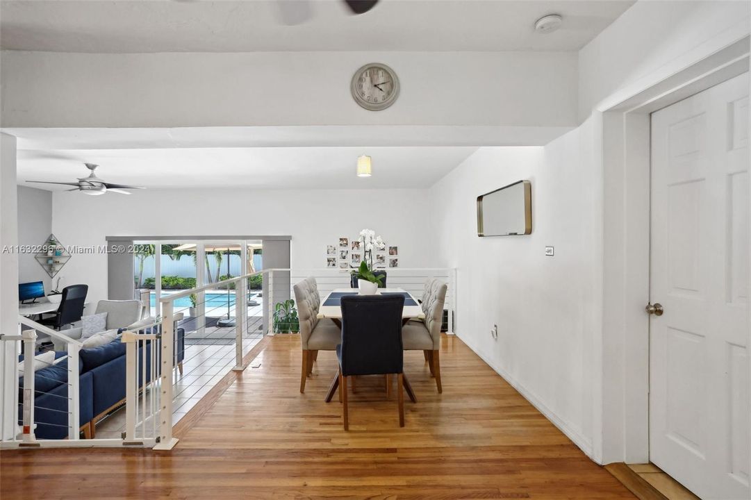 Recently Sold: $1,050,000 (3 beds, 2 baths, 1887 Square Feet)