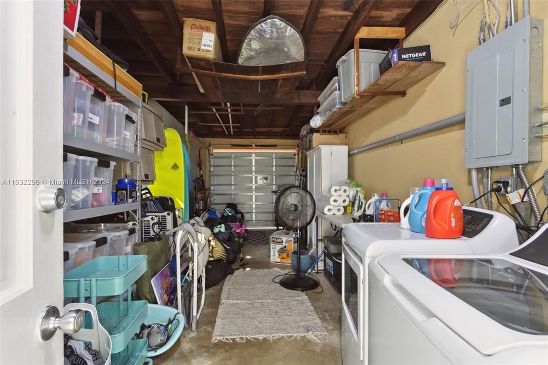 Recently Sold: $1,050,000 (3 beds, 2 baths, 1887 Square Feet)