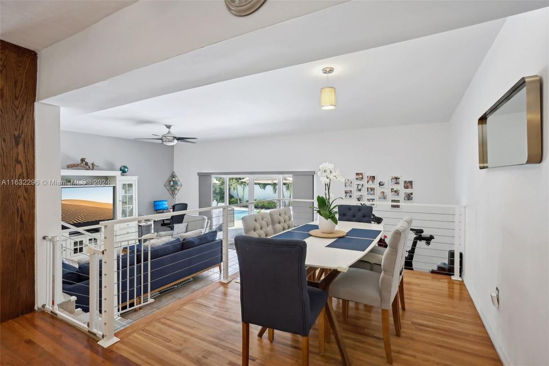 Recently Sold: $1,050,000 (3 beds, 2 baths, 1887 Square Feet)